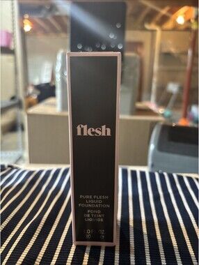 New Flesh Beauty By Revlon, Pure Flesh Liquid Foundation, 01 Froth Neutral.